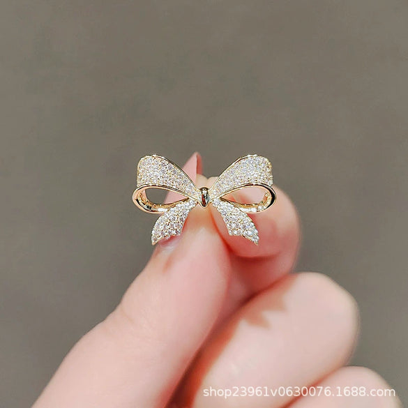 Women's Alloy Electroplated Flower Pattern Natural Style Brooch