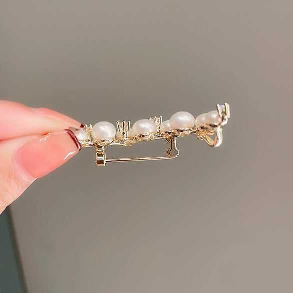 Women's Alloy Electroplated Pearl Meniscus Brooch Highend Simple Versatile Suit Corsage Antilight Pin Accessories