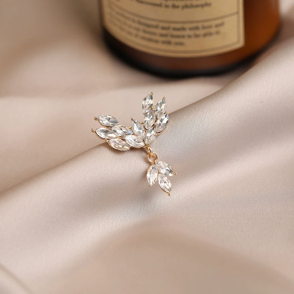 Women's Alloy Flower Brooch Minimalist Style Electroplating