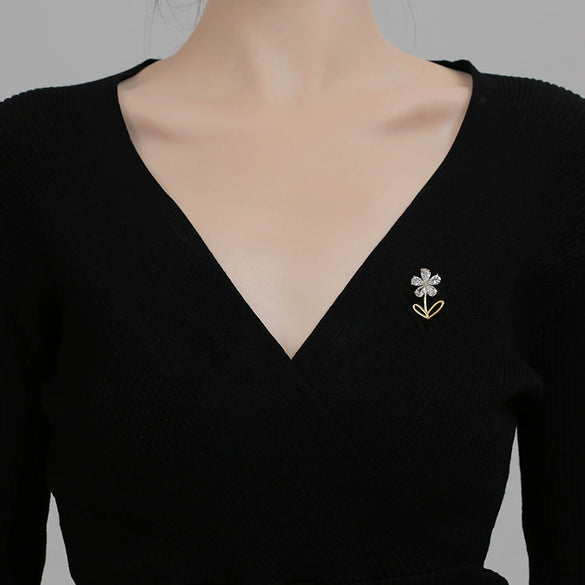Women's Alloy Flower Brooch With Electroplating Treatment Light Luxury Highend Sense