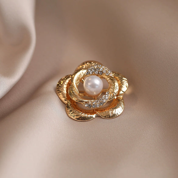 Women's Alloy Flower Camellia Electroplated Brooch Minimalist Luxury Pin Decorations