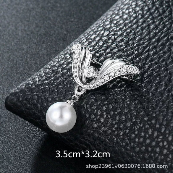 Women's Alloy Flower Pattern Electroplated Antiexposure Brooch For Neckline Fixing
