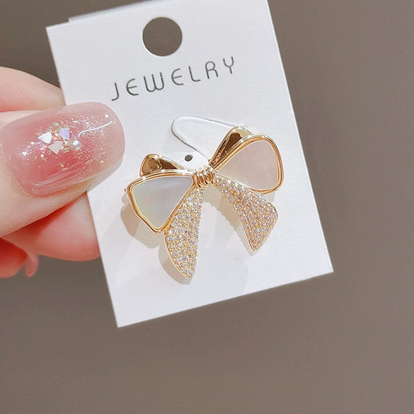 Women's Alloy Flower Pattern Electroplated Brooch Fashion Pin Accessories