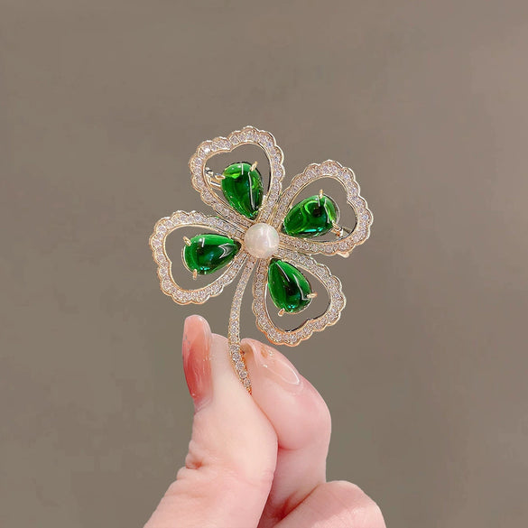 Women's Alloy Flower Pattern Electroplated Emerald Brooch Highend Accessories Suit Pin