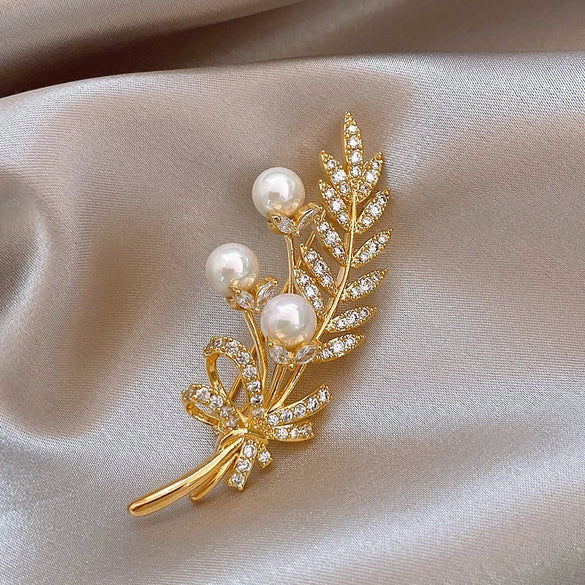 Women's Alloy Flower Pattern Electroplating Wheat Pearl Brooch Luxury Suit Accessories
