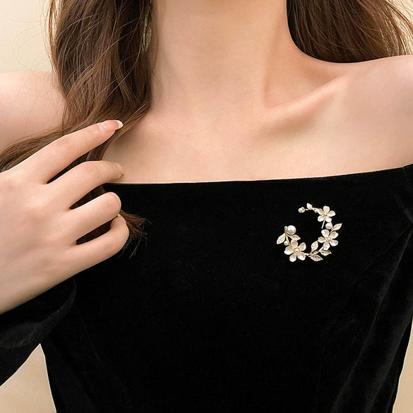 Women's Alloy Flower Pearl Electroplating Brooch Minimalist Highend Niche Suit Coat Accessory
