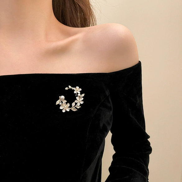 Women's Alloy Flower Pearl Electroplating Brooch Minimalist Highend Niche Suit Coat Accessory