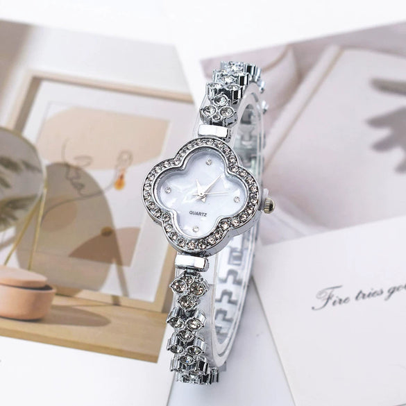 Women's Alloy Flower Shape Quartz Watch With Fourleaf Clover Design And Pin Buckle