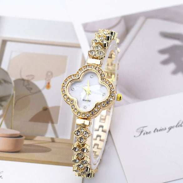 Women's Alloy Flower Shape Quartz Watch With Fourleaf Clover Design And Pin Buckle