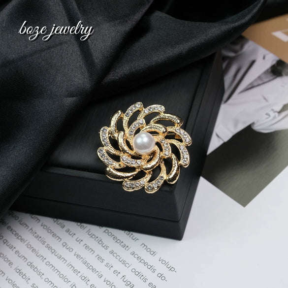 Women's Alloy Geometric And Flower Patterned Electroplated Brooch For Clothing Decoration