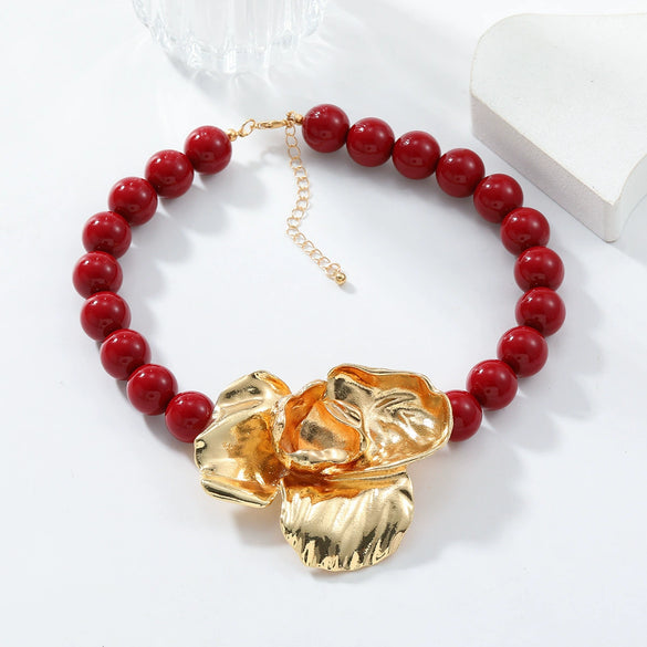 Women's Alloy Geometric Flower Pendant Snake Bone Chain Necklace With Electroplating