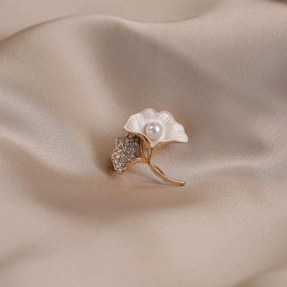 Women's Alloy Ginkgo Leaf Flower Minimalist Antiexposure Electroplated Brooch