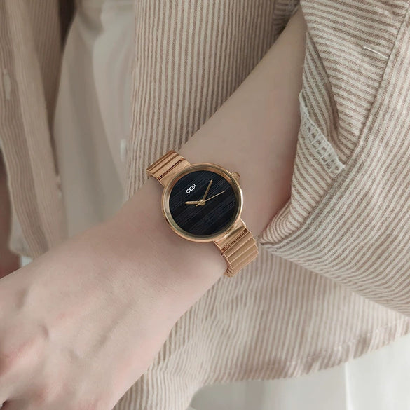 Women's Alloy Gold Watch Fashion Retro Style Round Dial Mineral Strengthened Glass Mirror Rose Gold Clasp Waterproof
