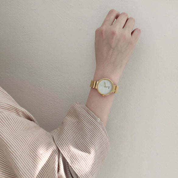 Women's Alloy Gold Watch Fashion Retro Style Round Dial Mineral Strengthened Glass Mirror Rose Gold Clasp Waterproof