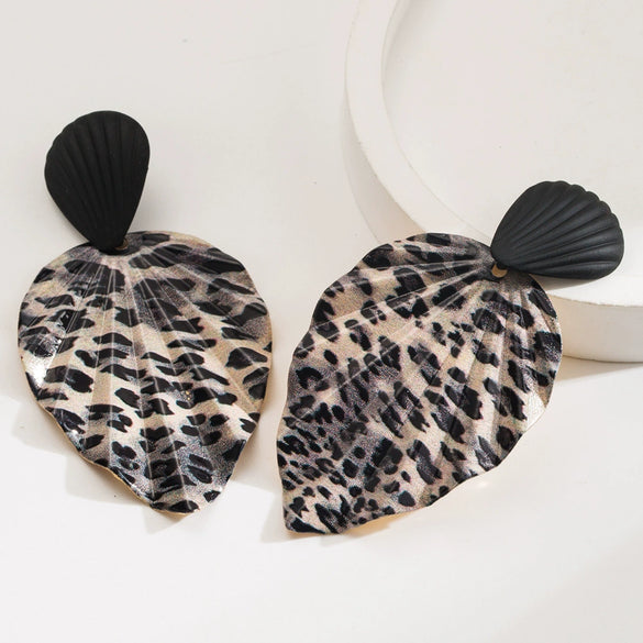 Women's Alloy Handwoven Geometric Heart Print Exaggerated Earrings
