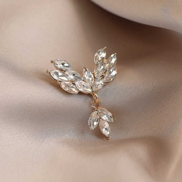 Women's Alloy Heart Shape Brooch With Electroplating And Luxury Sense