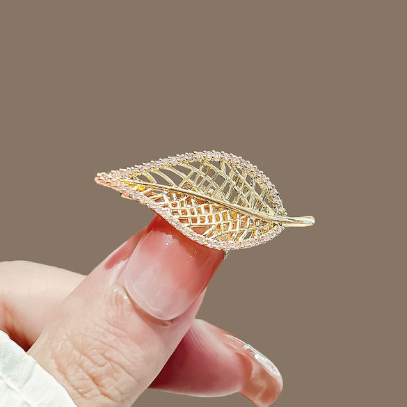 Women's Alloy Leaves Antiexposure Brooch Electroplated Fashion Decoration