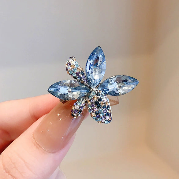 Women's Alloy Maple Leaf Brooch With Sapphire Crystal Diamond Electroplated Light Luxury Design Fashion Accessories