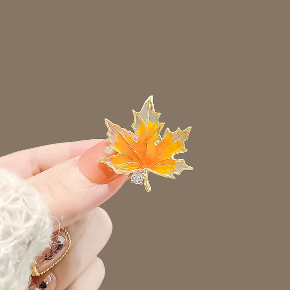 Women's Alloy Maple Leaf Vintage Electroplated Brooch High Grade Accessory