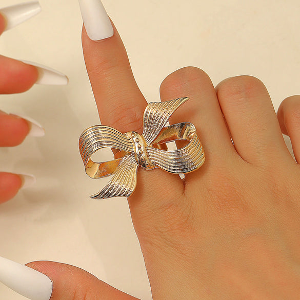 Women's Alloy Metal Geometric Style Ring With Flower Pattern And Electroplating