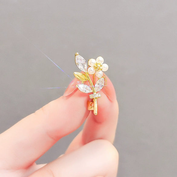 Women's Alloy Natural Flower Pattern Electroplated Antiexposure Brooch