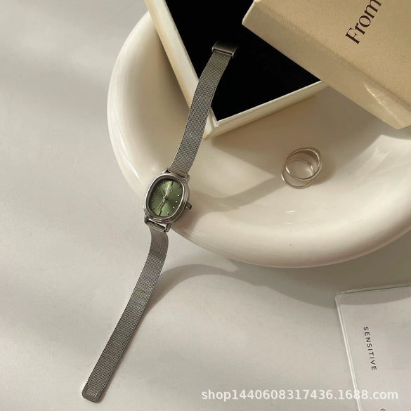 Women's Alloy Oval Quartz Watch With Metal Mesh And Fashion Style