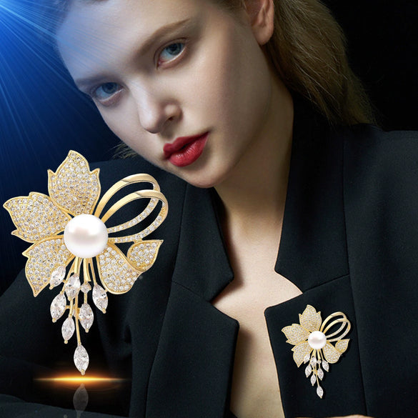 Women's Alloy Pearl Brooch Electroplated Luxury Elegant Accessory