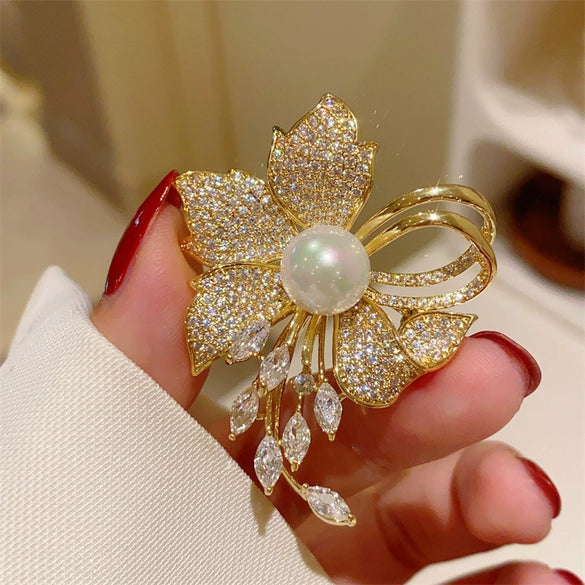 Women's Alloy Pearl Brooch Electroplated Luxury Elegant Accessory