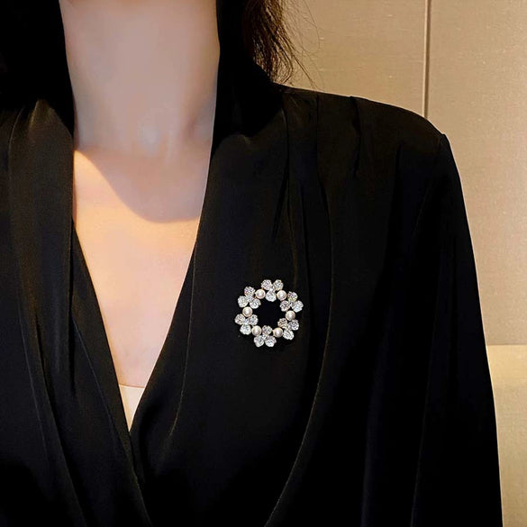 Women's Alloy Pearl Brooch With Electroplating And Natural Plant Flowers Design Highend Clothes Accessory