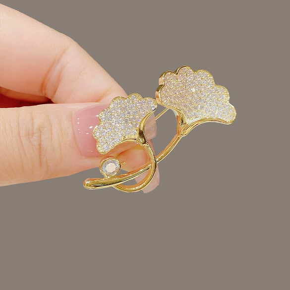 Women's Alloy Pearl Ginkgo Leaf Antilight Electroplated Brooch For Suit And Coat Accessories