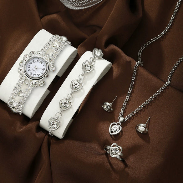 Women's Alloy Quartz Bracelet Watch With Round Dial And Diamondencrusted Fashion Design