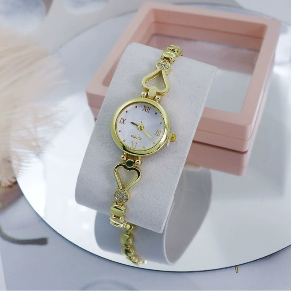 Women's Alloy Quartz Watch Round Dial Stainless Steel Buckle Mineral Reinforced Mirror