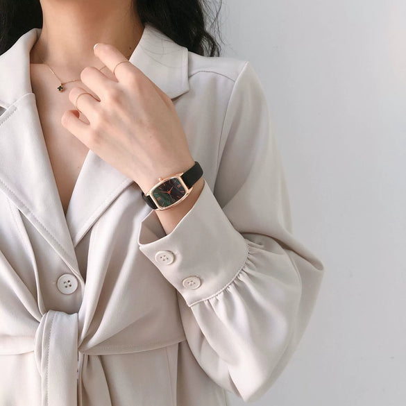 Women's Alloy Quartz Watch With Barrel Dial And Imitation Leather Strap Leisure Style