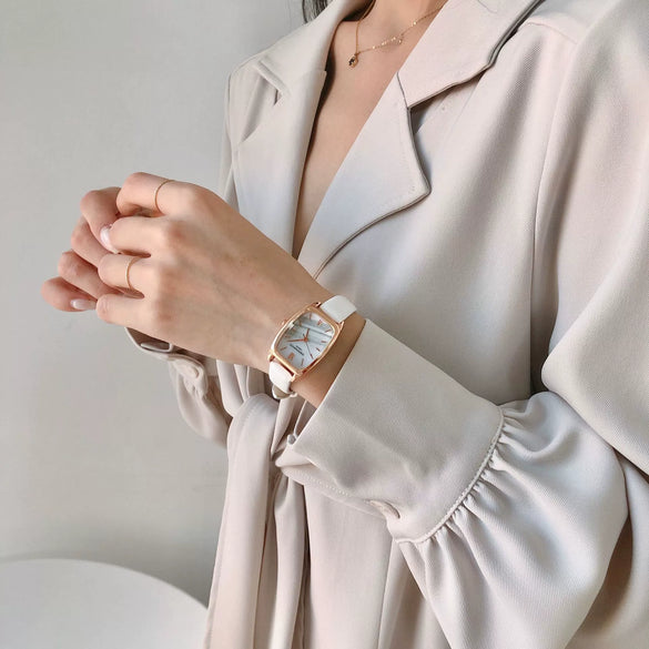 Women's Alloy Quartz Watch With Barrel Dial And Imitation Leather Strap Leisure Style