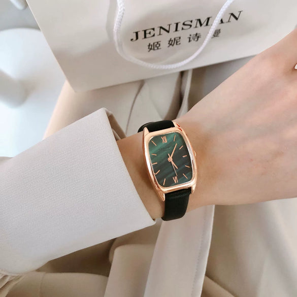 Women's Alloy Quartz Watch With Barrel Dial And Imitation Leather Strap Leisure Style