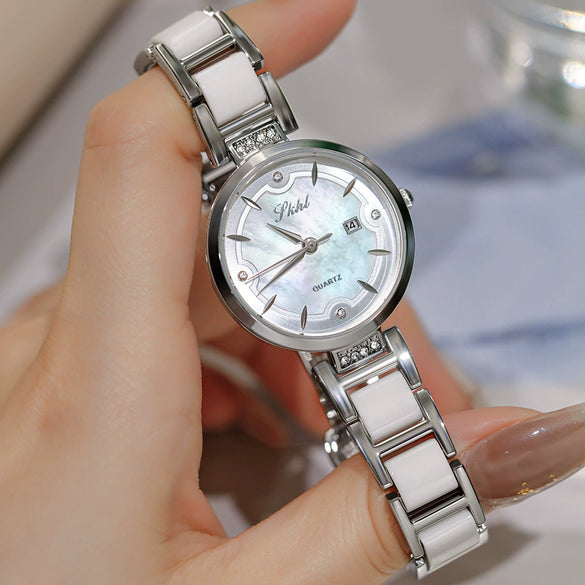 Women's Alloy Quartz Watch With Mineral Strengthened Glass Mirror Round Dial