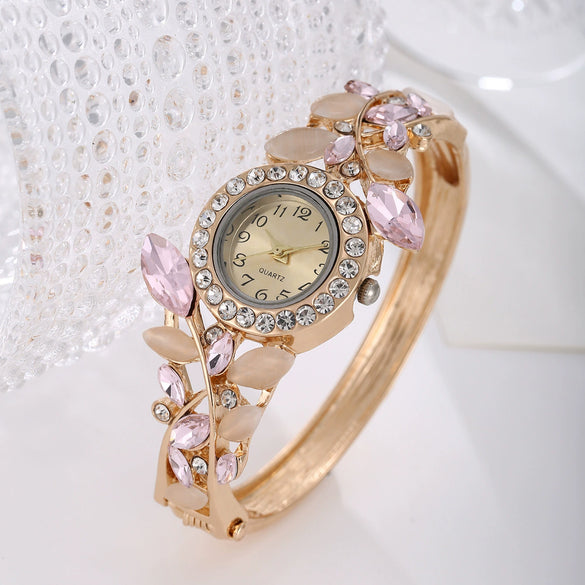 Women's Alloy Quartz Watch With Round Dial And Stainless Steel Buckle