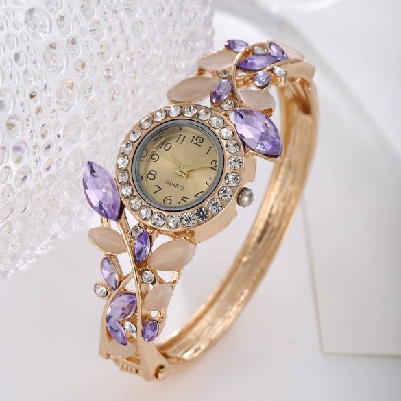Women's Alloy Quartz Watch With Round Dial And Stainless Steel Buckle