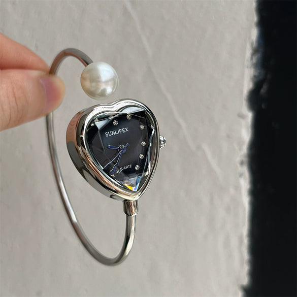 Women's Alloy Round Dial Pearl Watch With Peach Heart Design