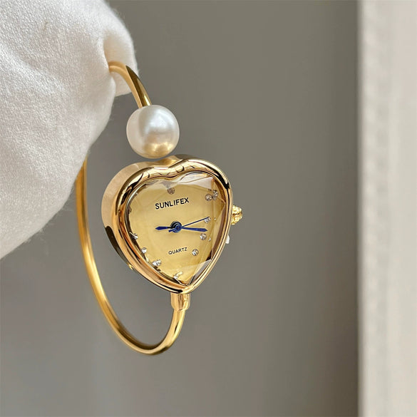 Women's Alloy Round Dial Pearl Watch With Peach Heart Design