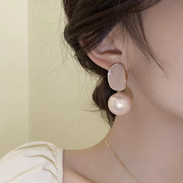 Women's Alloy S925 Silver Needle Champagne Pearl Geometric Electroplated Light Luxury Elegant Earrings