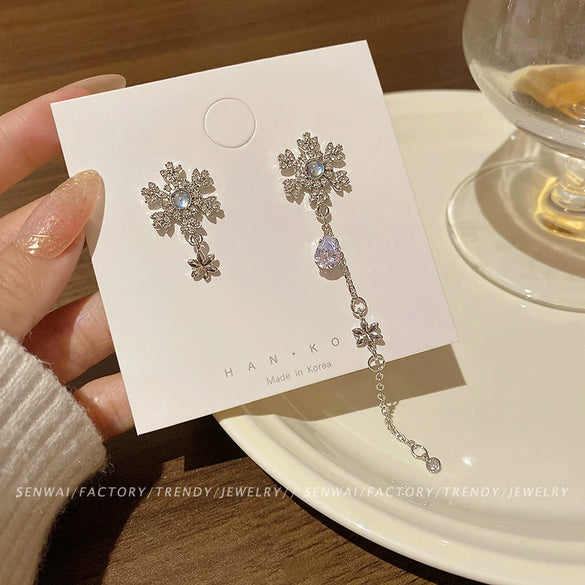Women's Alloy 925 Silver Electroplated Asymmetric Snowflake Flower Tassel Earrings Light Luxury High End Temperament