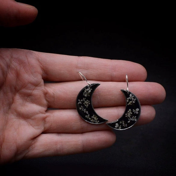 Women's Alloy Vintage Geometric Crescent Earrings With Electroplating