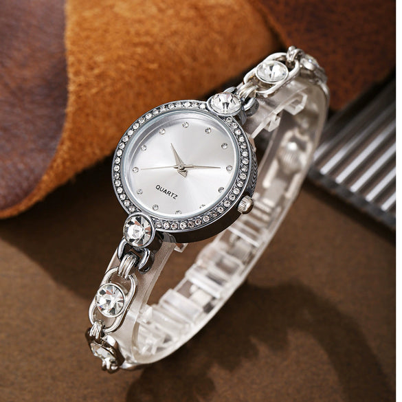 Women's Alloy Watch And Gemstone Bracelet With Round Dial And Horseshoe Buckle Leisure Style