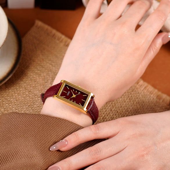 Women's Antique Simple Rectangular Retro Gold Alloy Watch With Belt And Quartz Movement