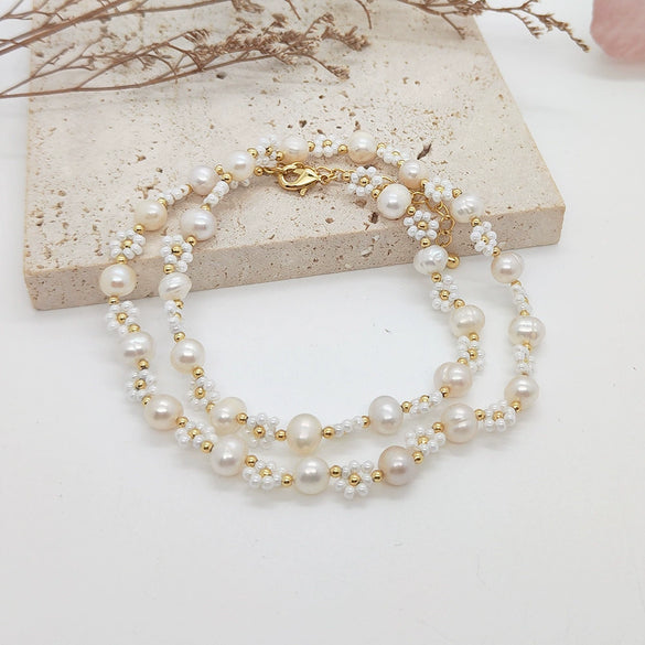 Women's Baroque Natural Pearl And Organic Glass Daisy Flower Handwoven Clavicle Chain With Geometric Styling