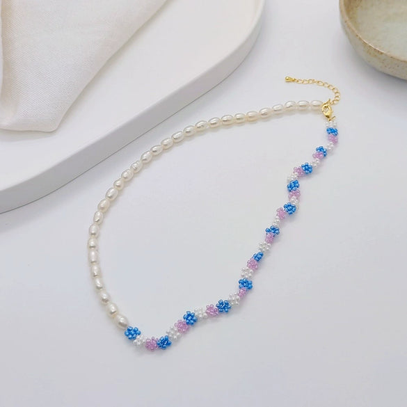 Women's Baroque Natural Pearl And Organic Glass Daisy Flower Handwoven Clavicle Chain With Geometric Styling