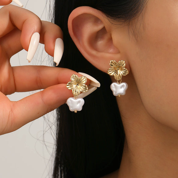 Women's Baroque Pearl Drop Earrings With Electroplated Iron Geometric Design Simple Vintage Fashion Jewelry