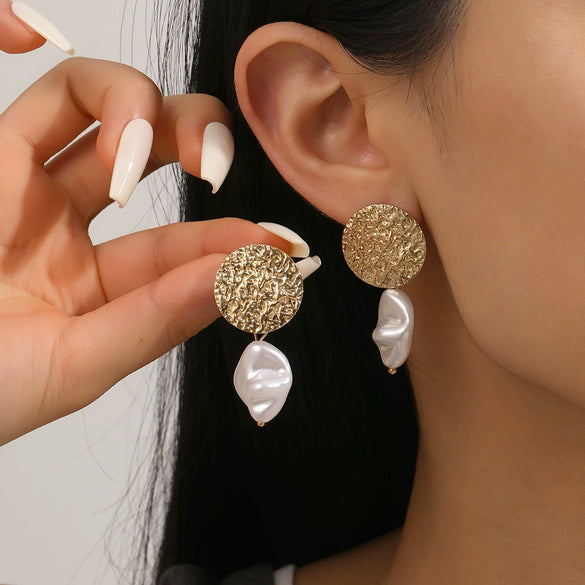 Women's Baroque Pearl Drop Earrings With Electroplated Iron Geometric Design Simple Vintage Fashion Jewelry