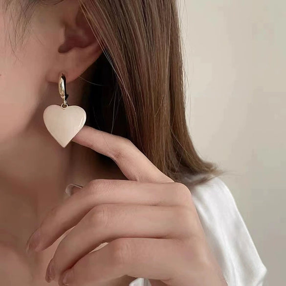 Women's Black Heart Geometric Alloy Pendant Earrings With Dripping Oil Finish Trendy High End Statement Jewelry